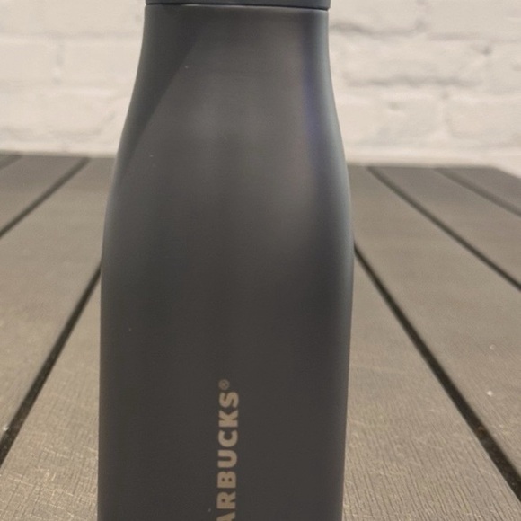 New Starbucks coffee ☕️ tumbler Holiday Puppy, conventional twist lid, 2025 - Picture 2 of 7